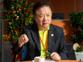 星鏈低軌衛星可望來台？立院修法鬆綁，中華電信將爭獨家代理權！簡志誠建議參考日韓做法：先上網後語音